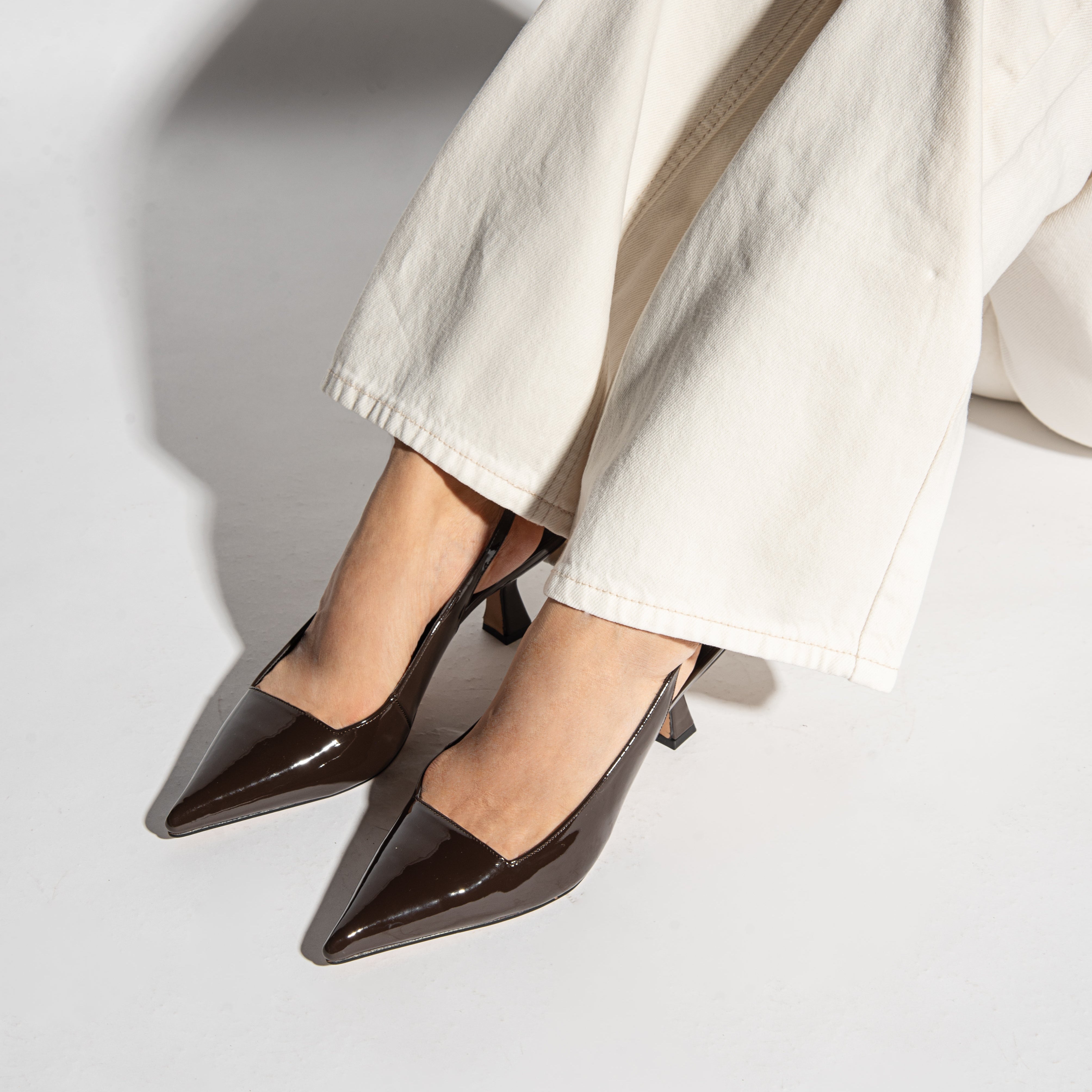 Zapatilla JANINE charol chocolate