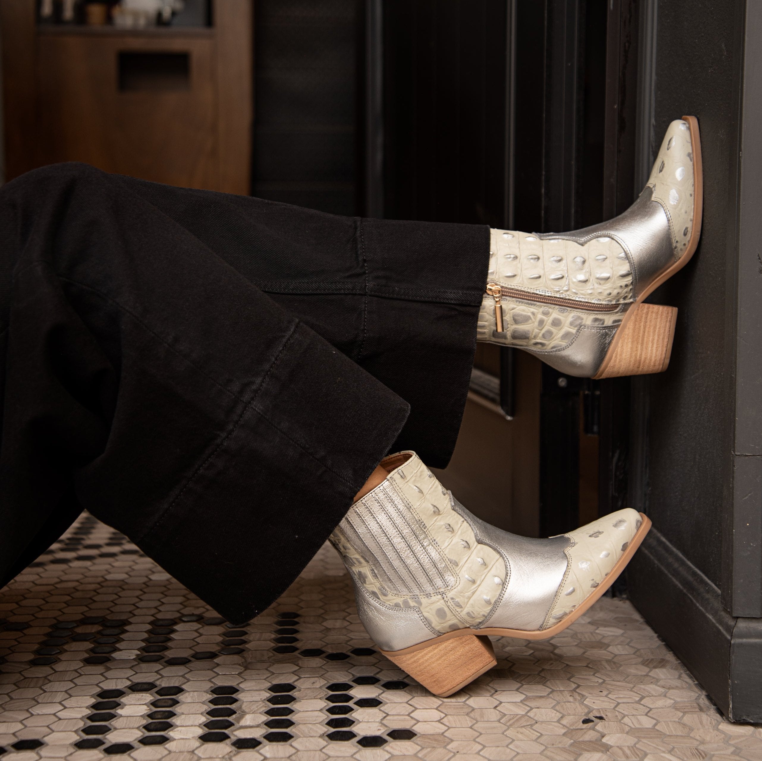 Botin ARIZONA plateado grabado