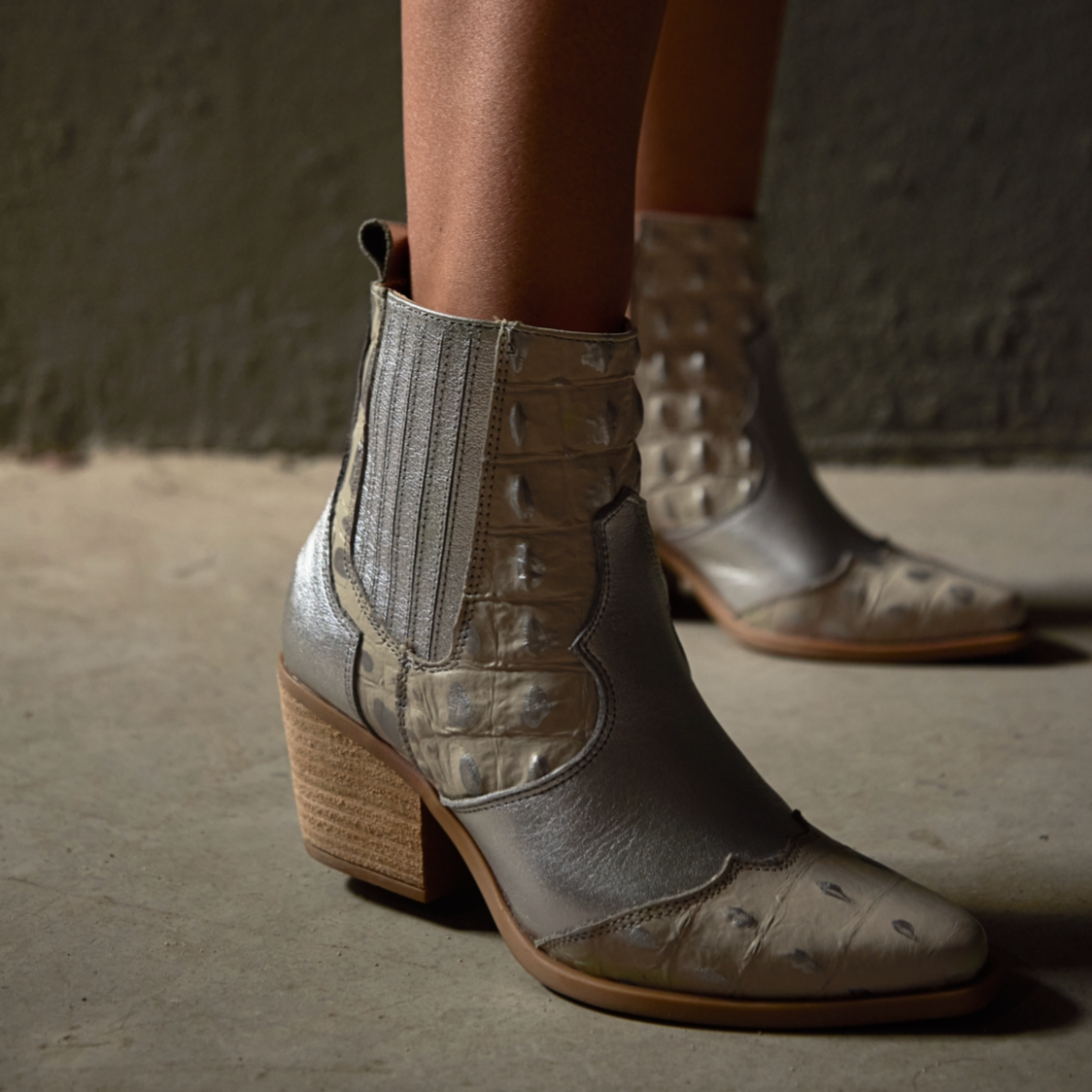 Botin ARIZONA plateado grabado