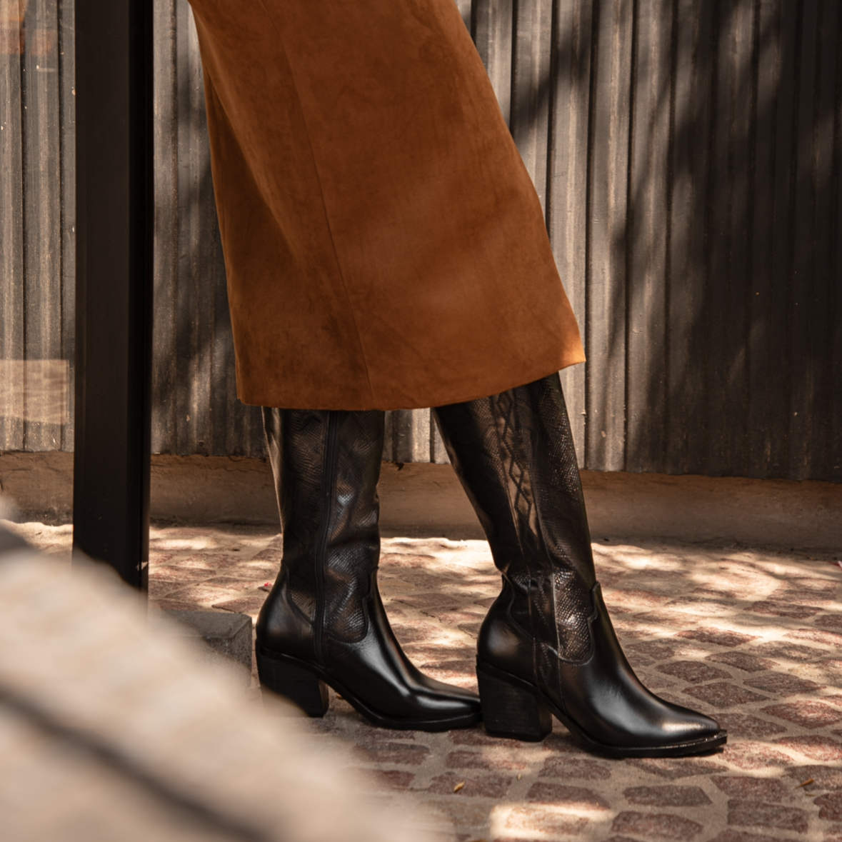 Bota DONNA grabada negro
