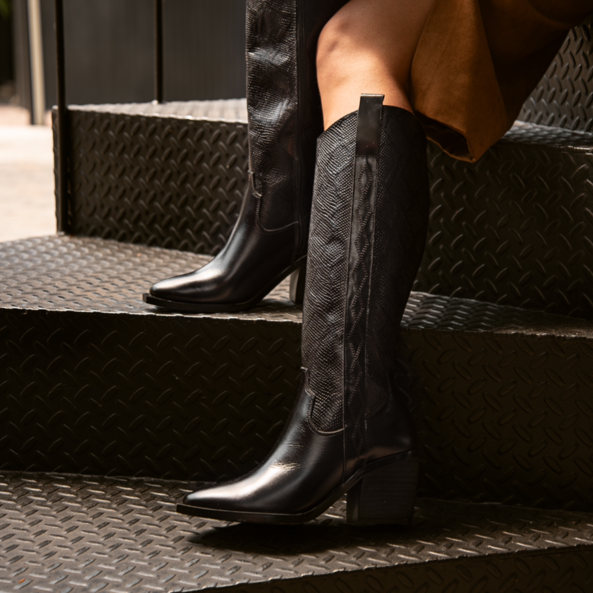 Bota DONNA grabada negro