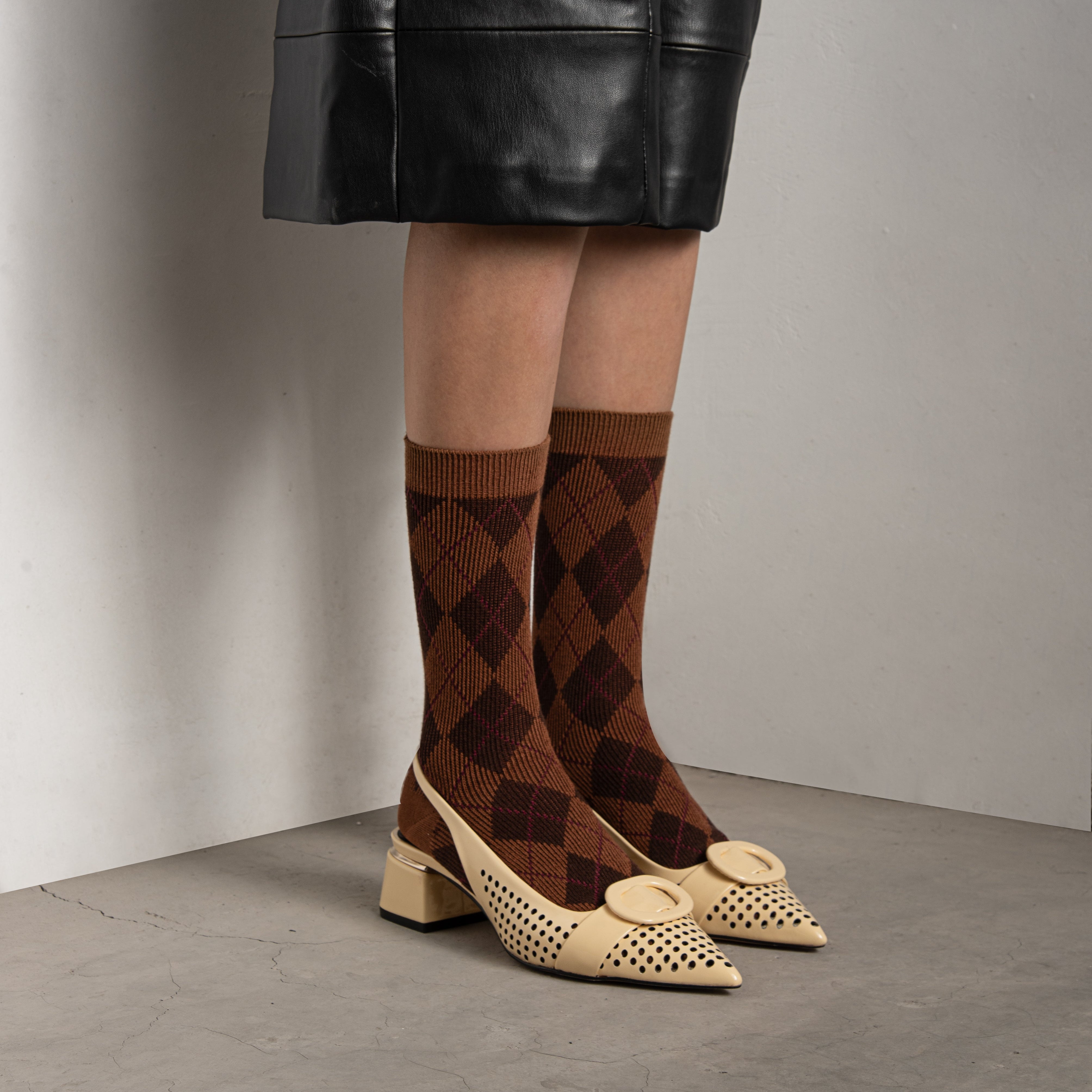 Zapatilla CHELSEA charol vainilla