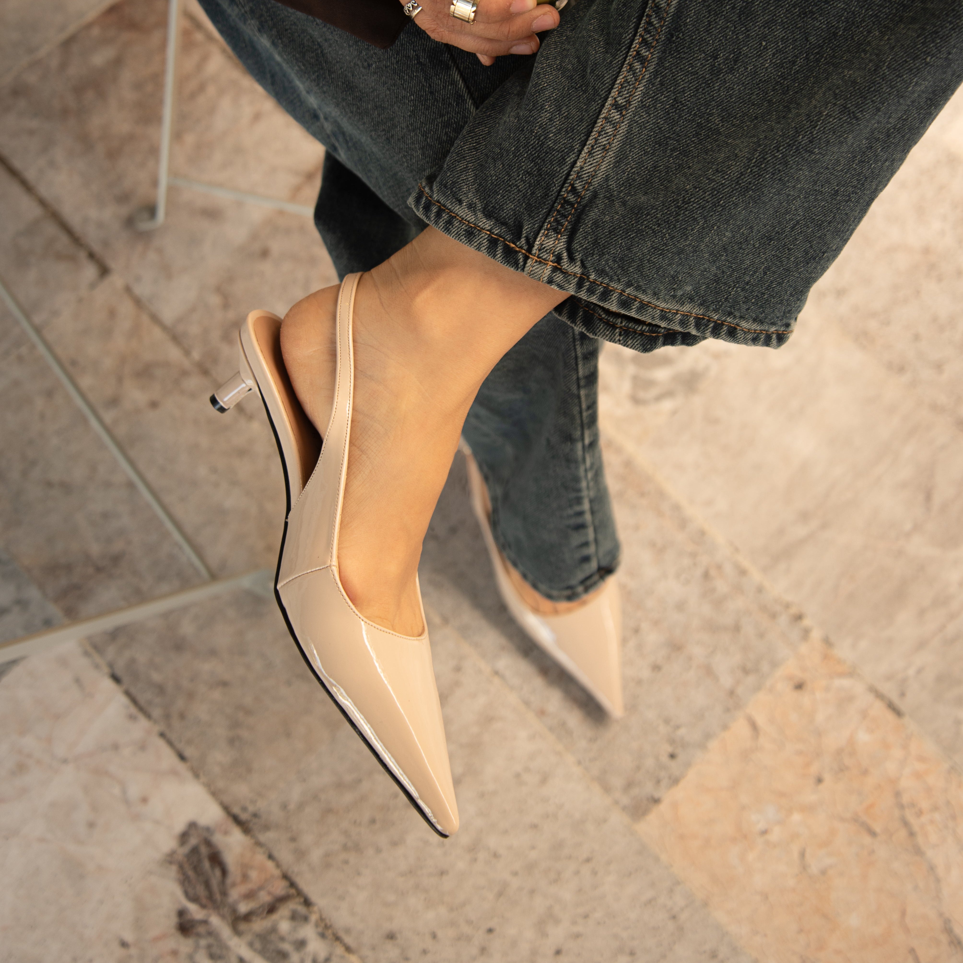Zapatilla KITTEN charol avena