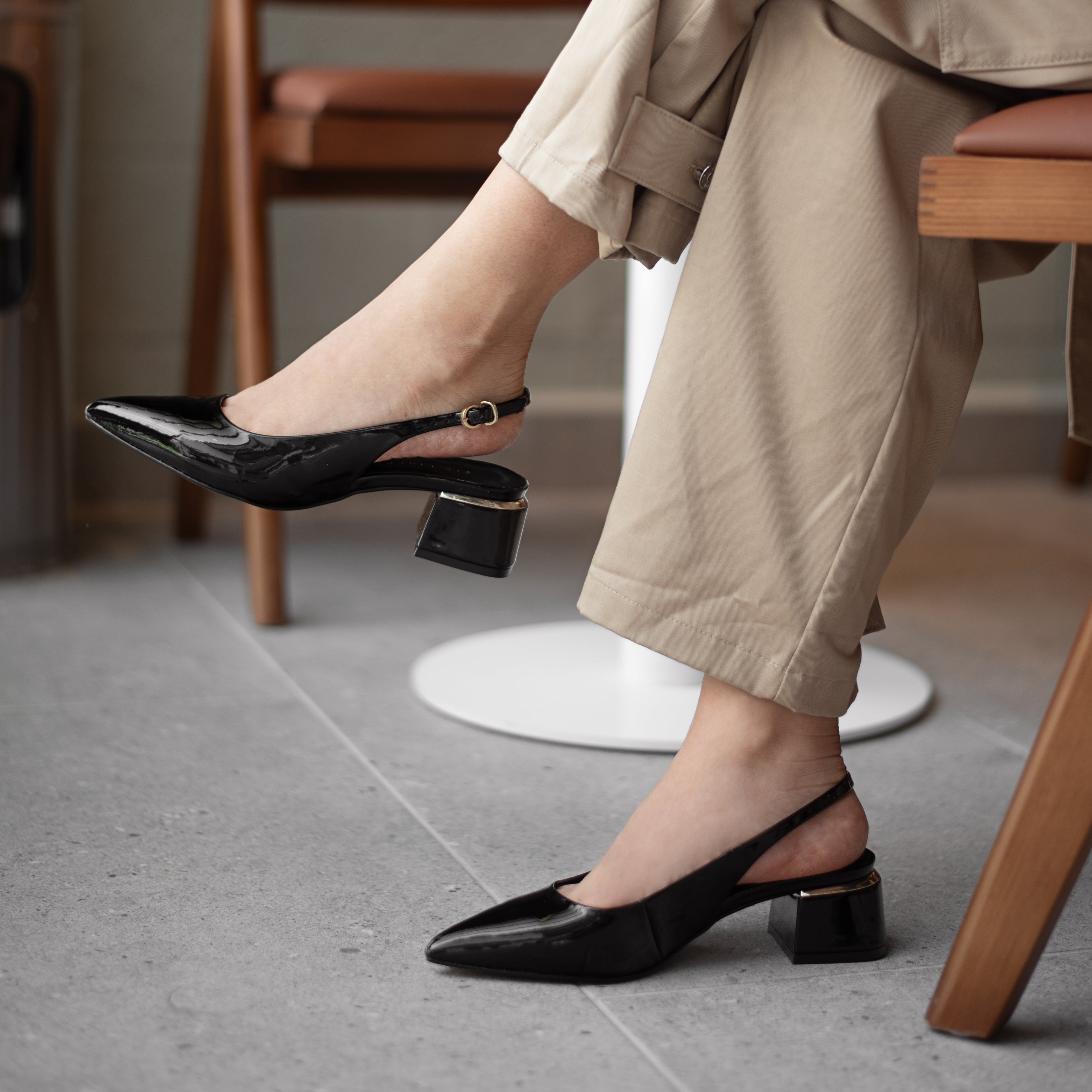 Zapatilla CATALINA charol negro