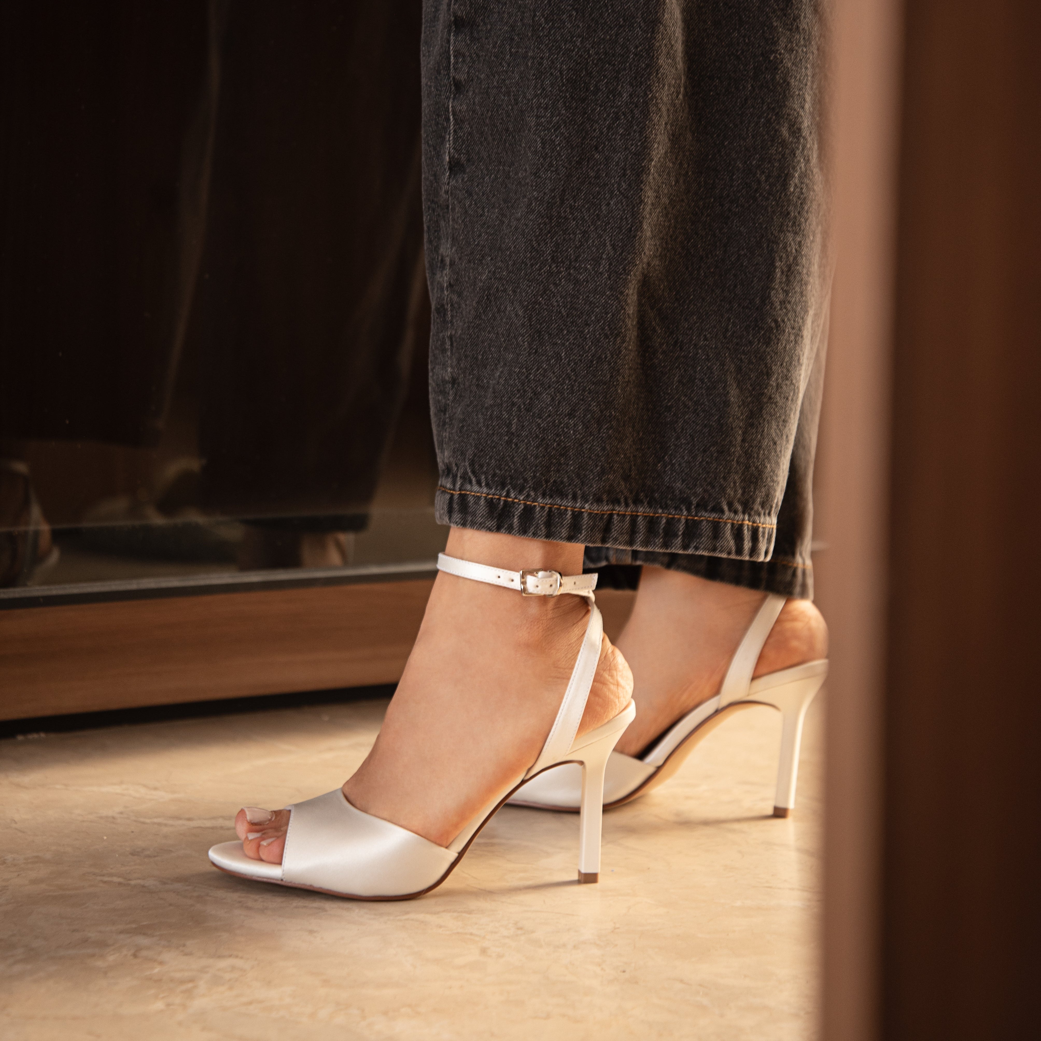 Sandalia tacón alto SKY razo blanco perla