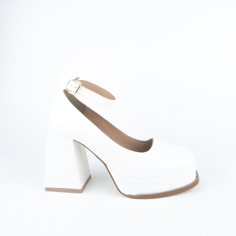 Zapatilla MJ charol latte