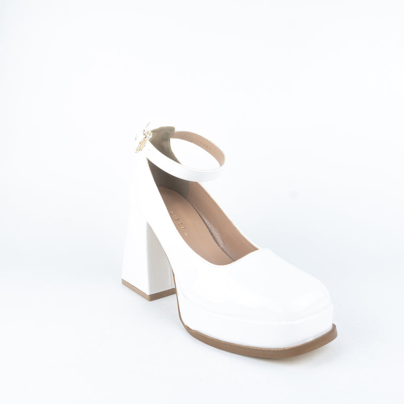 Zapatilla MJ charol latte