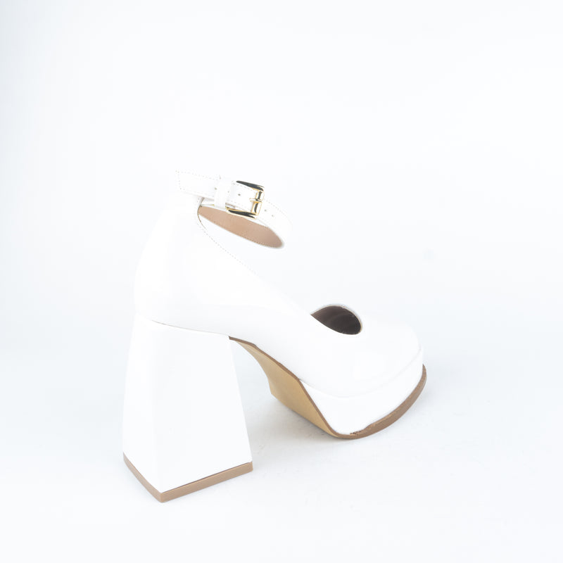 Zapatilla MJ charol latte